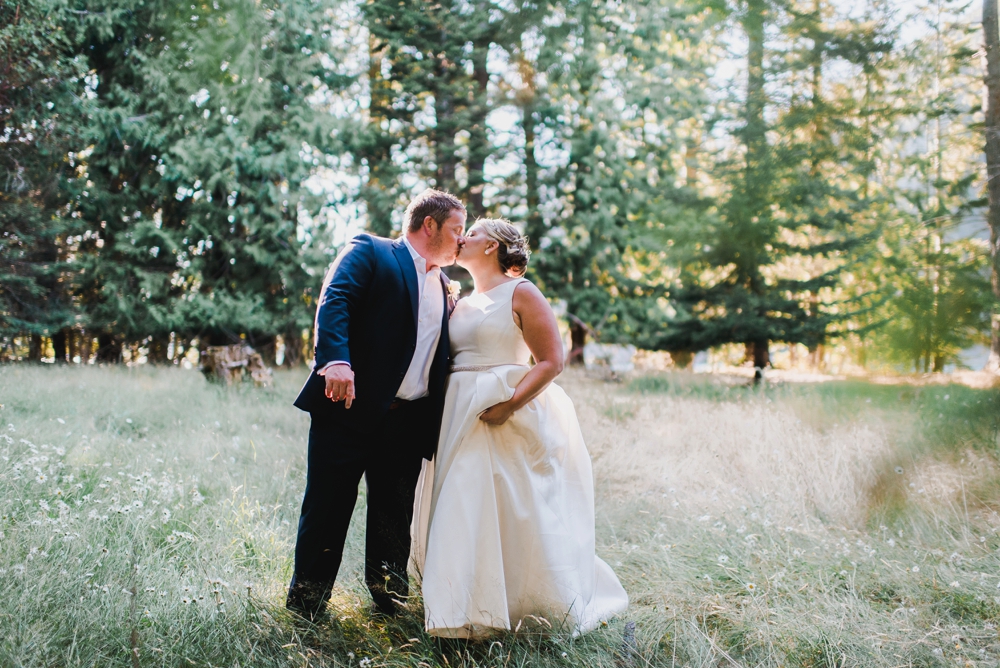 lake crescent lodge wedding bride and groom