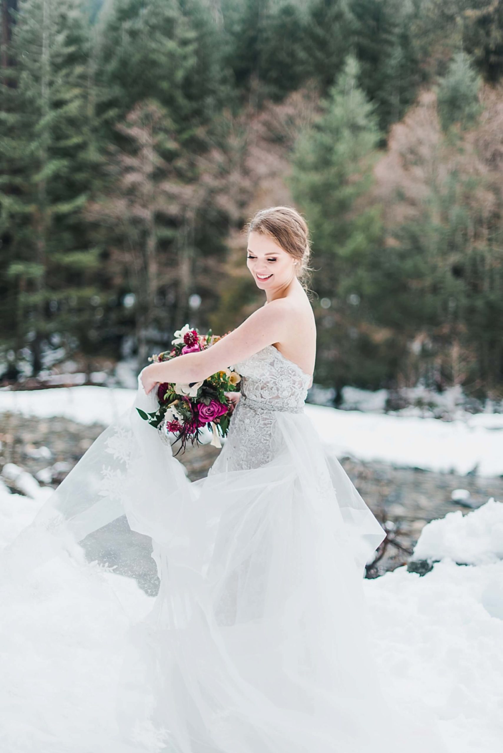 Snowy Seattle elopement at Snoqualmie