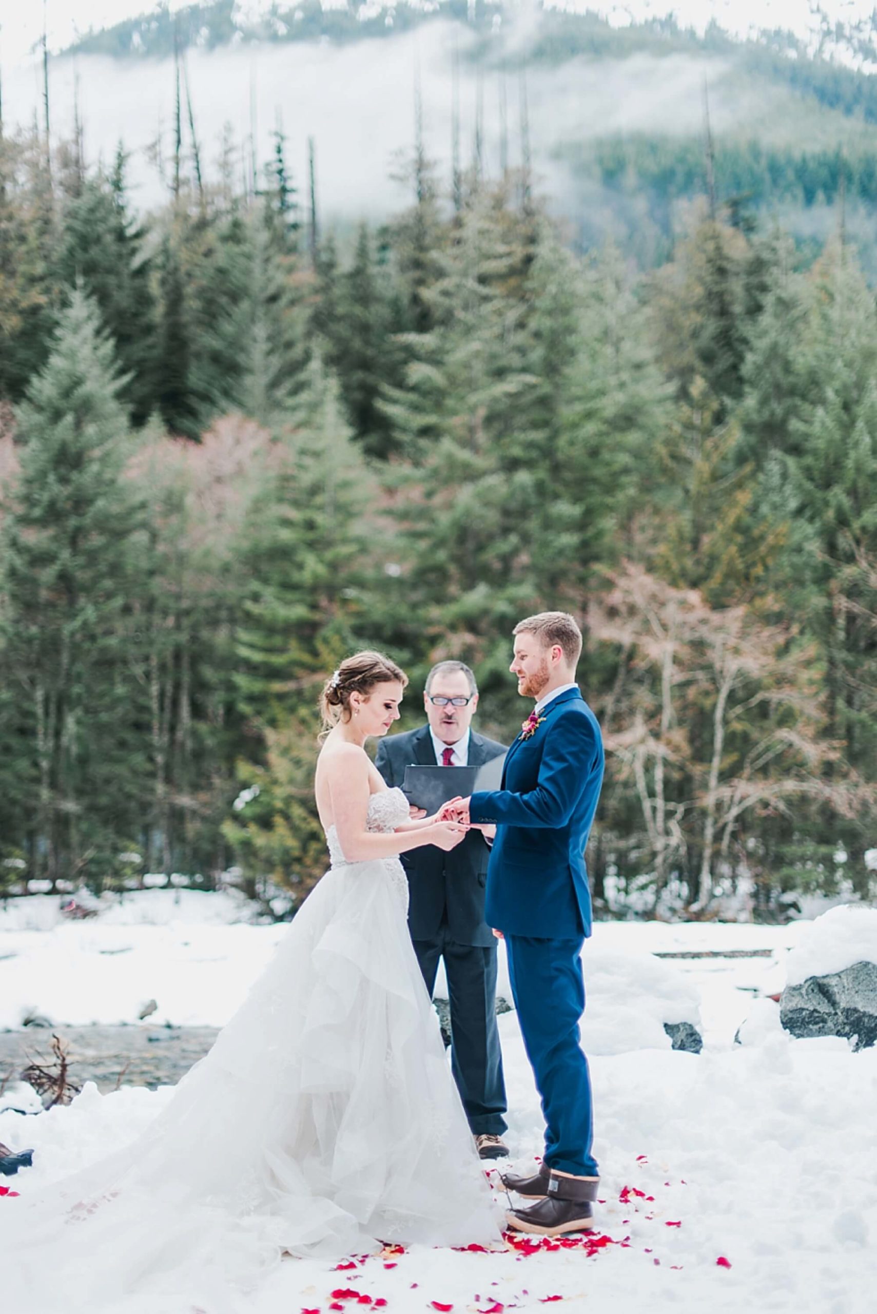Snowy Seattle elopement at Snoqualmie Ceremony