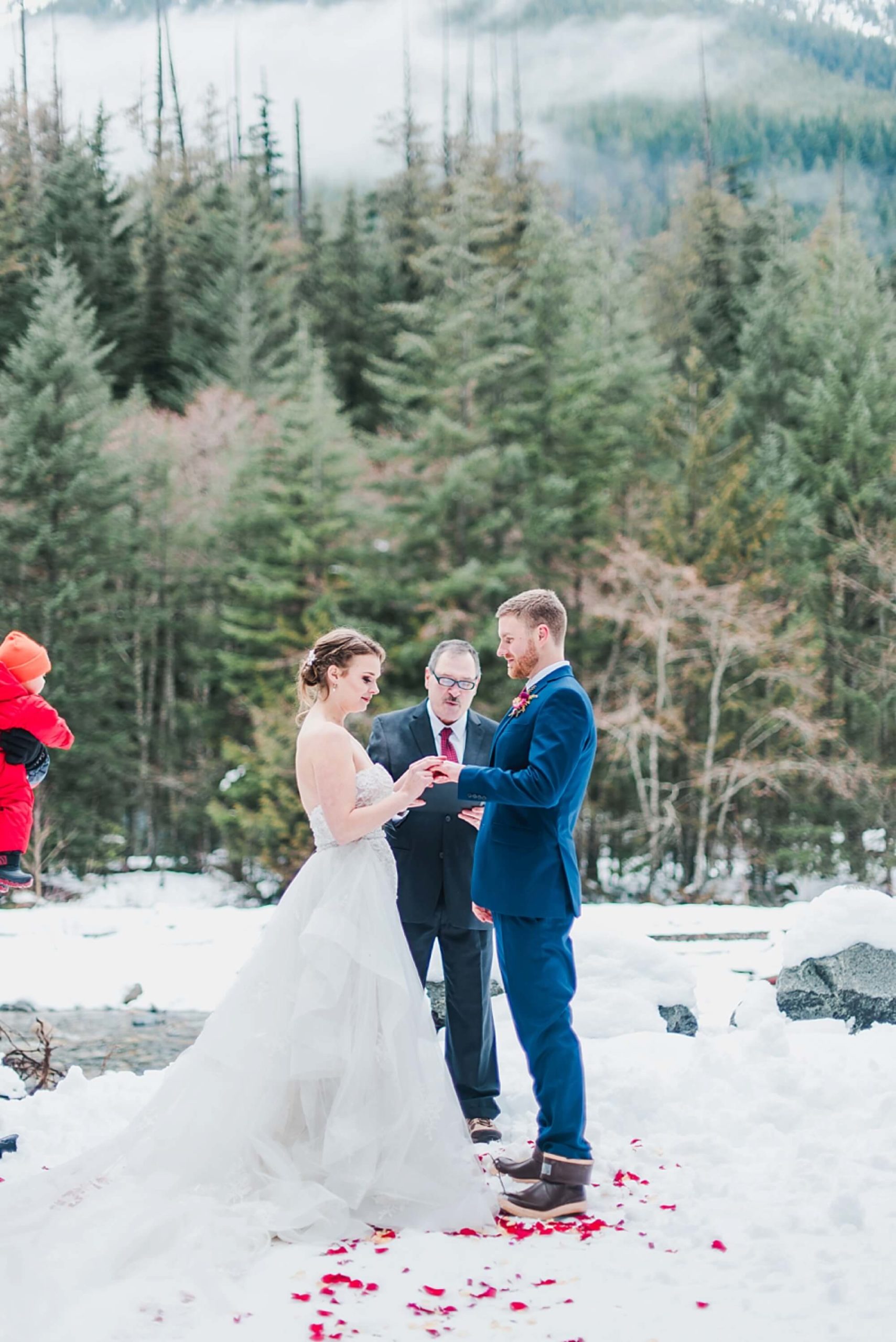 Snoqualmie snowy elopement ceremony