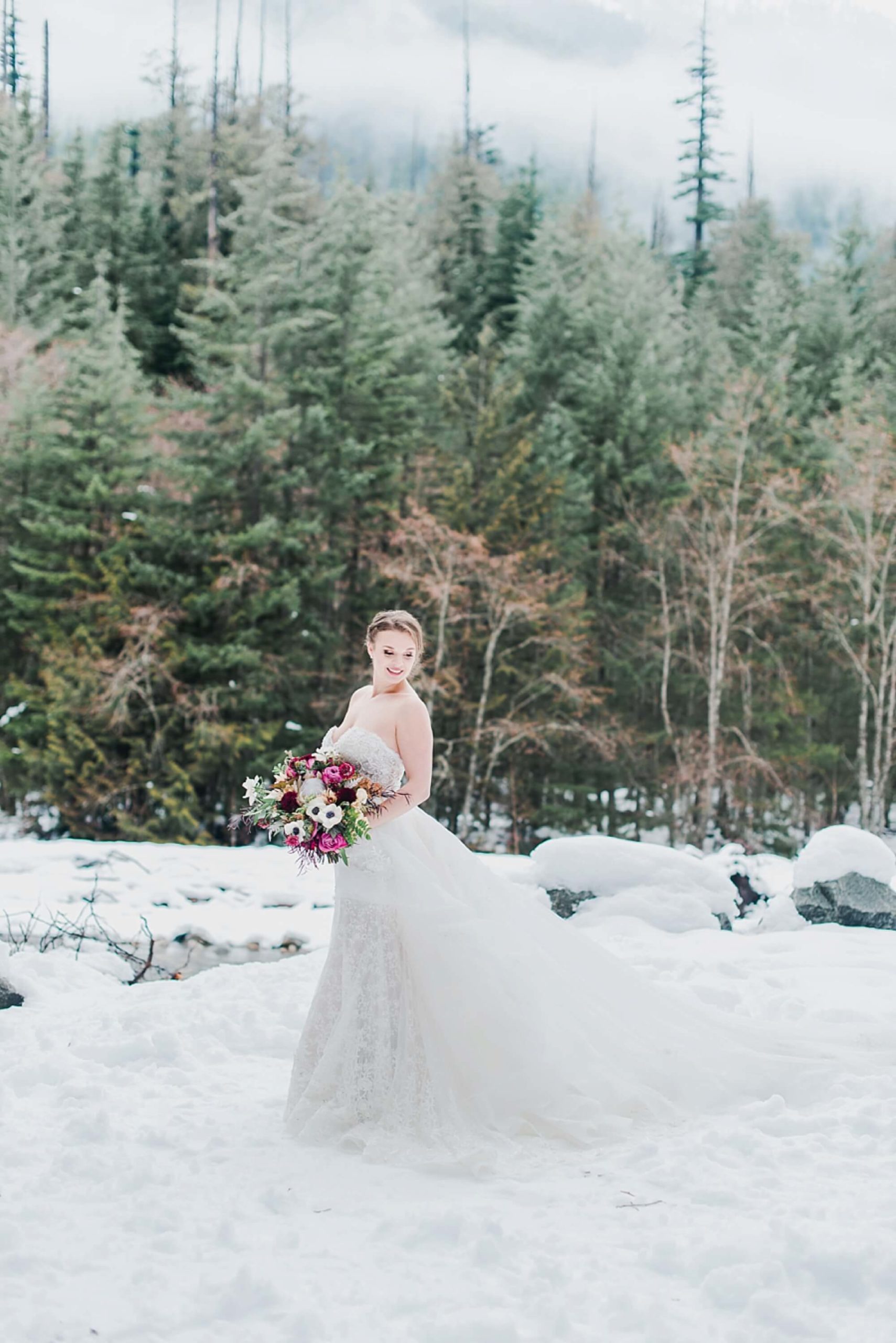 Snoqualmie snowy elopement bride