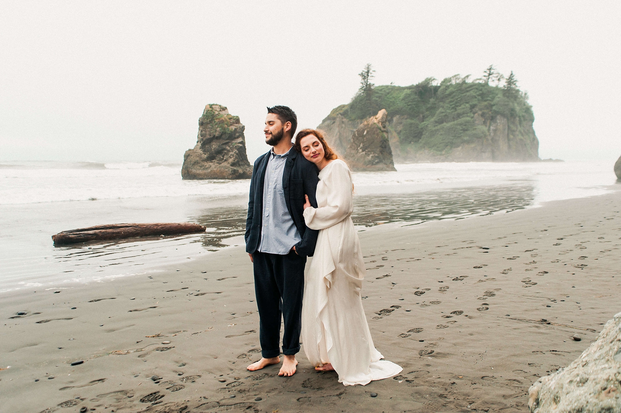 Bride and groom with seastacks at Ruby Beach Washington State